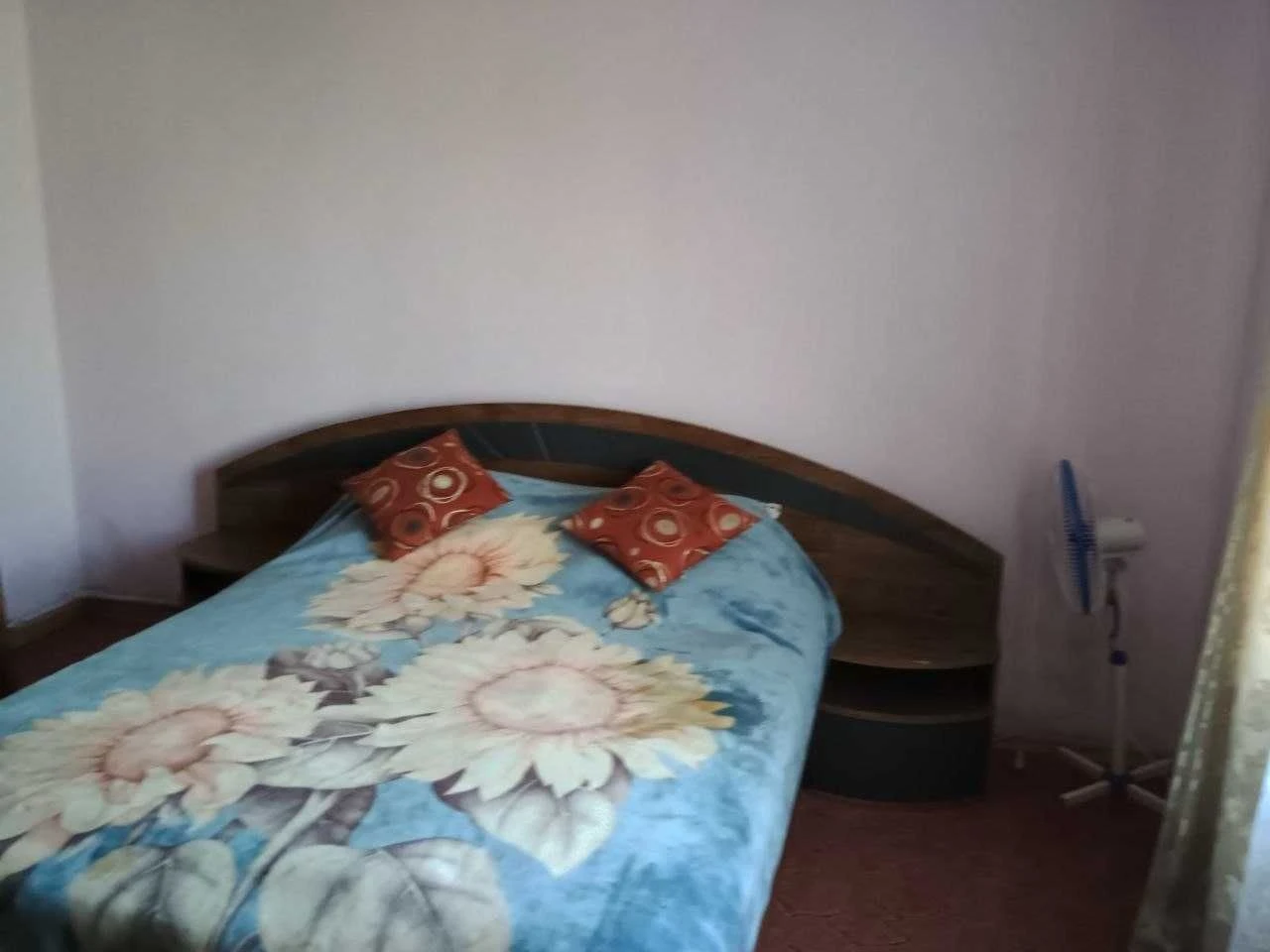 Продається будинок, 13.95 сотки, недалеко от торгового центра "Буковина Молл" и METRO
