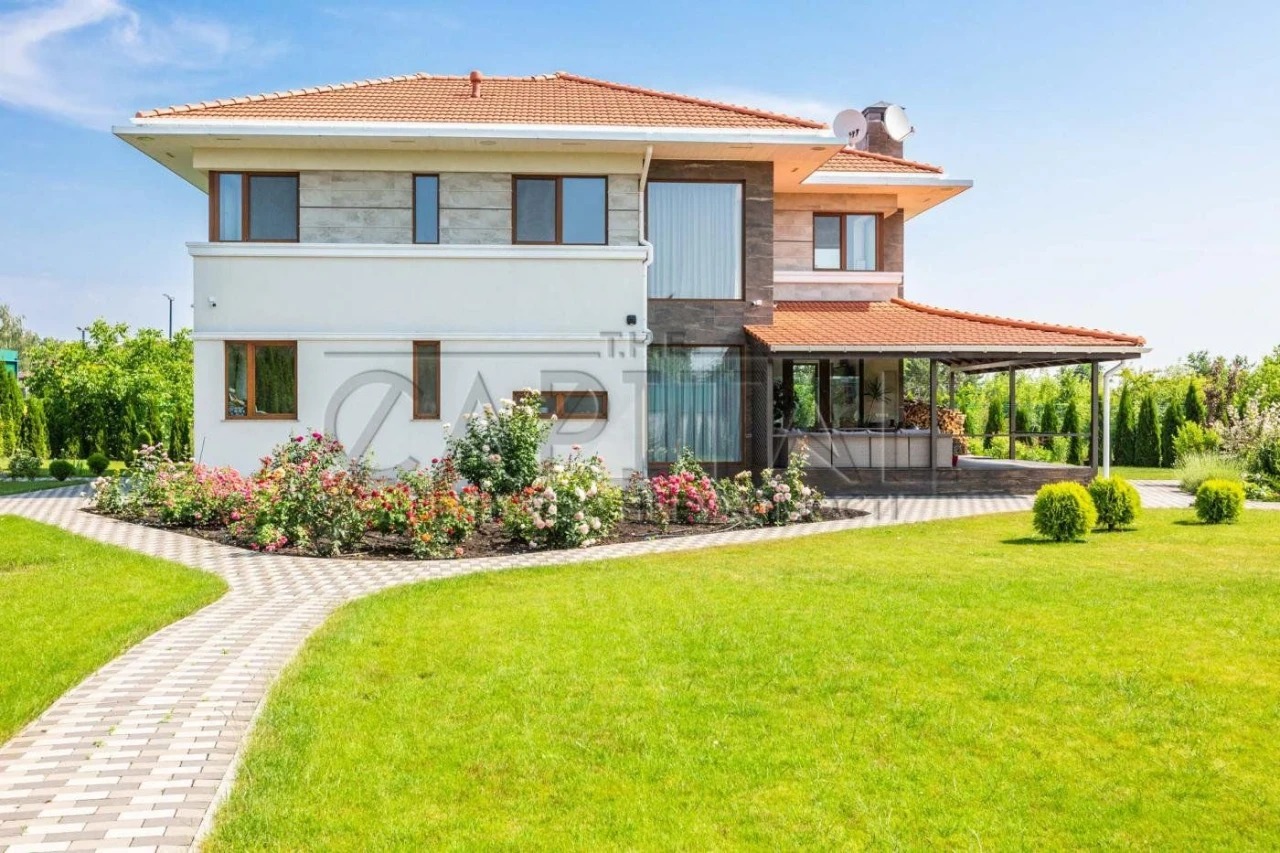 4 rooms house, 212 m² in Fastov