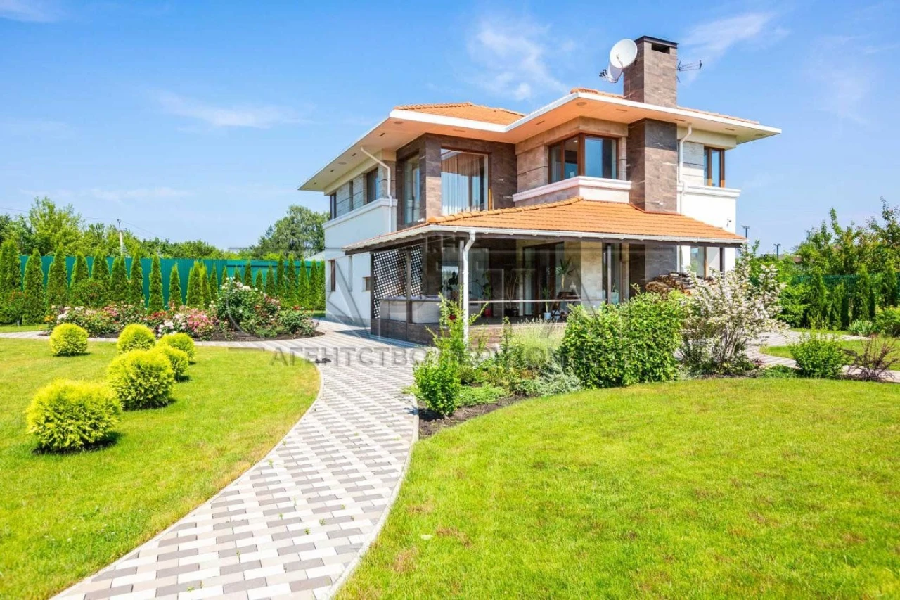 4 rooms house, 212 m² in Fastov