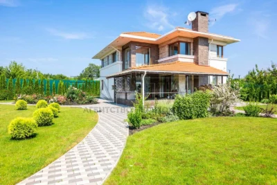 4 rooms house, 212 m² in Fastov