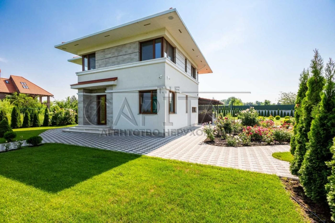 4 rooms house, 212 m² in Fastov