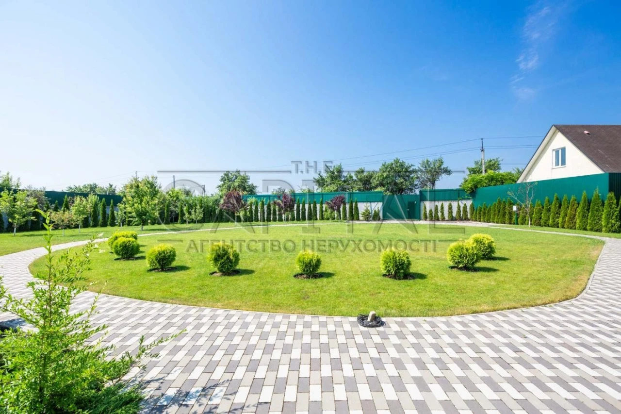 4 rooms house, 212 m² in Fastov