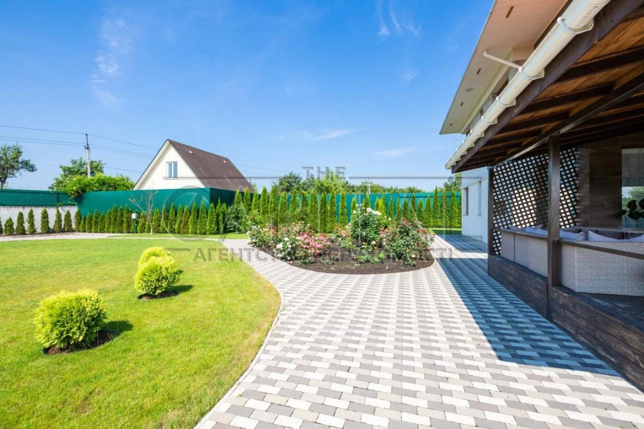 4 rooms house, 212 m² in Fastov