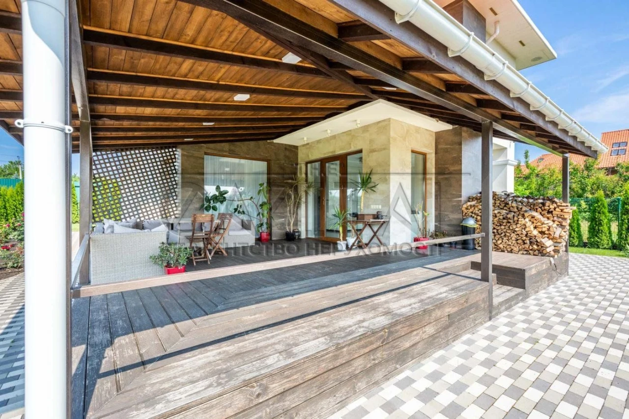 4 rooms house, 212 m² in Fastov