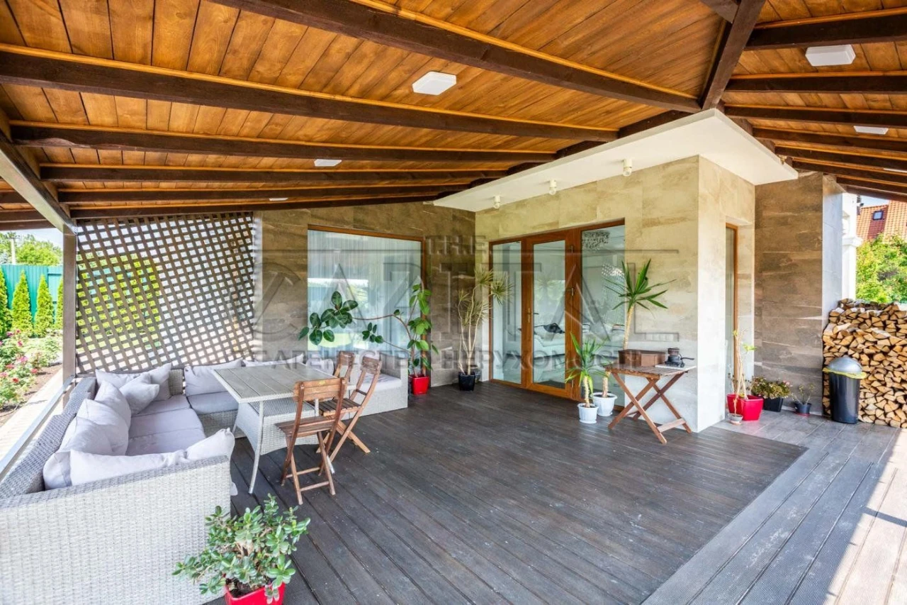 4 rooms house, 212 m² in Fastov