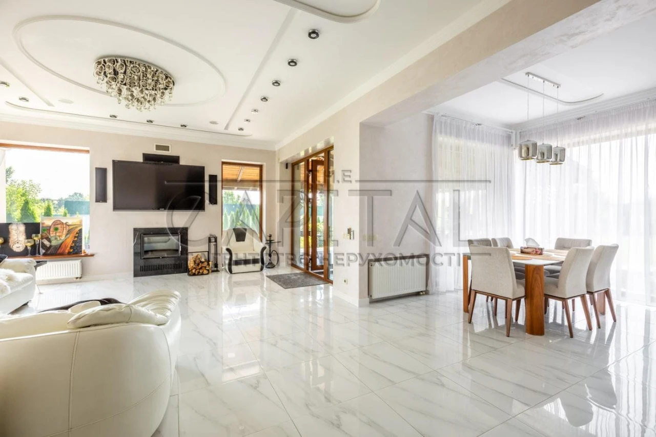 4 rooms house, 212 m² in Fastov