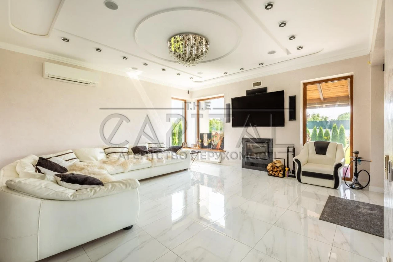 4 rooms house, 212 m² in Fastov