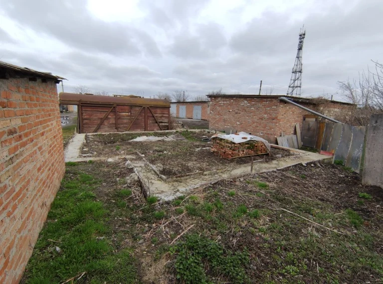 Продам участок під гараж