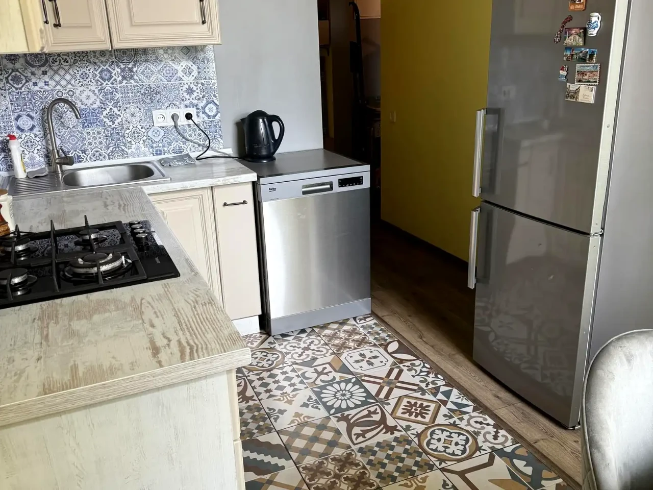 Оренда квартири 2-кімн. 52 м² 2/5 пов.