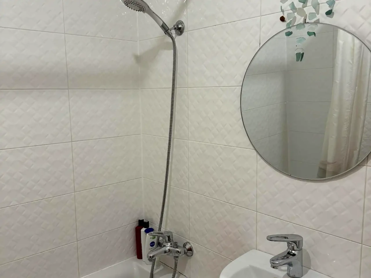Оренда квартири 2-кімн. 52 м² 2/5 пов.