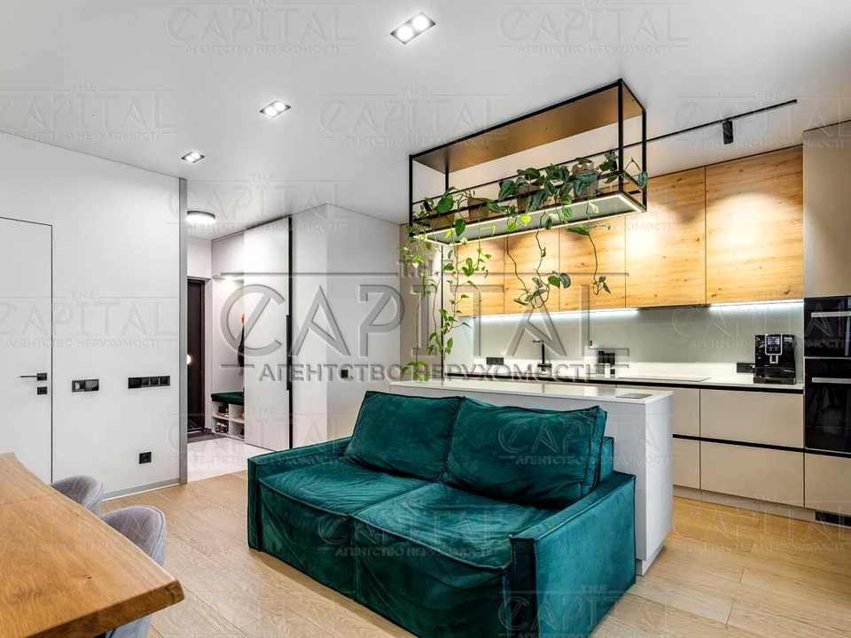 Apartment. Дніprovska naberezna, вул.