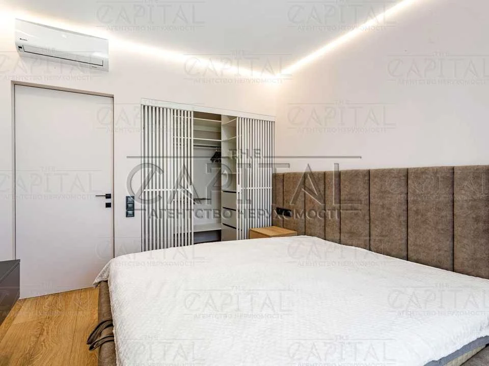 Apartment. Дніprovska naberezna, вул.