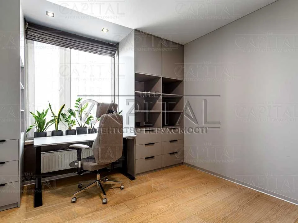Apartment. Дніprovska naberezna, вул.