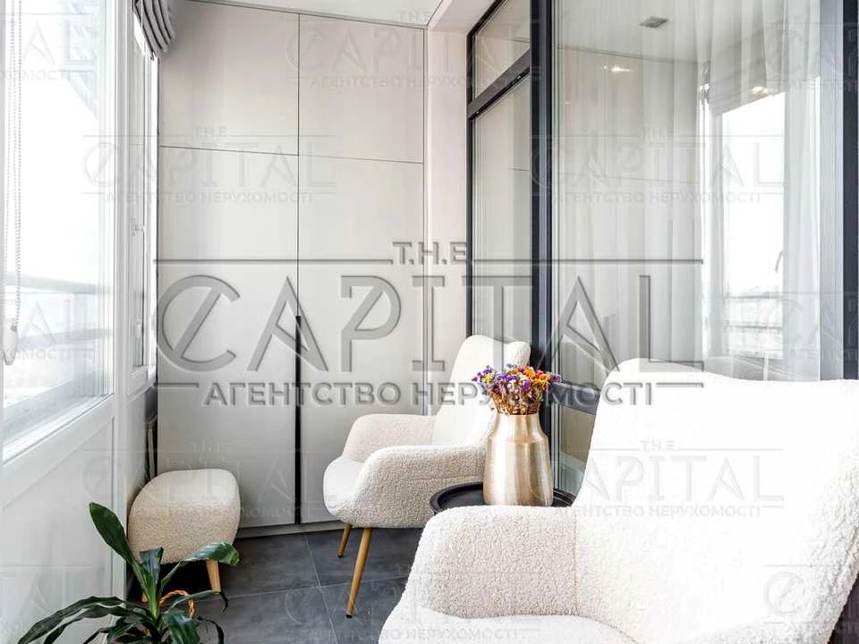 Apartment. Дніprovska naberezna, вул.