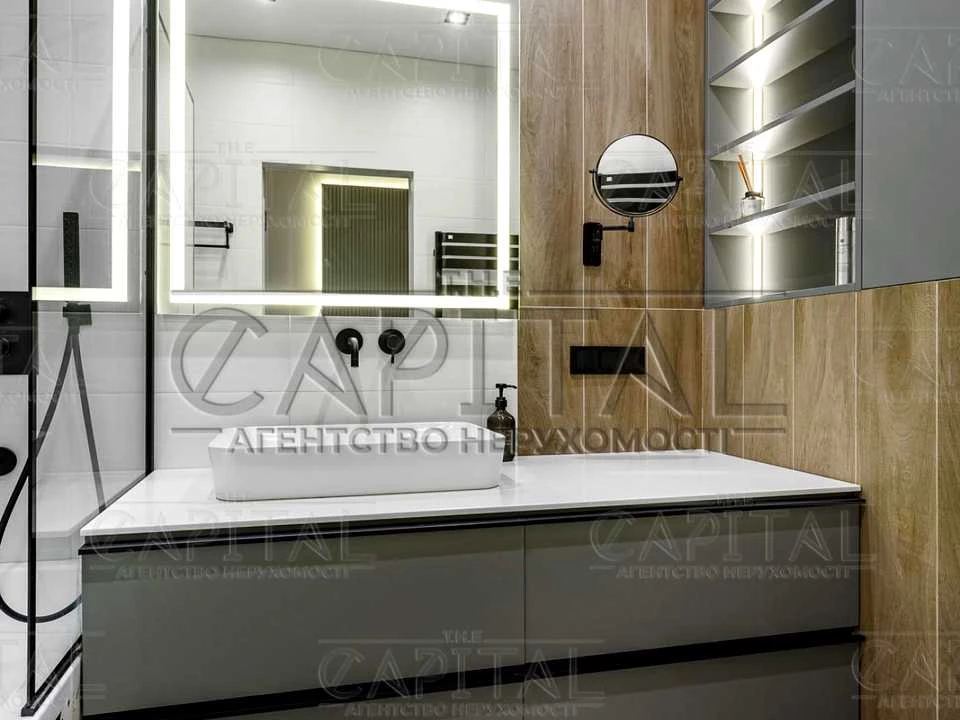 Apartment. Дніprovska naberezna, вул.