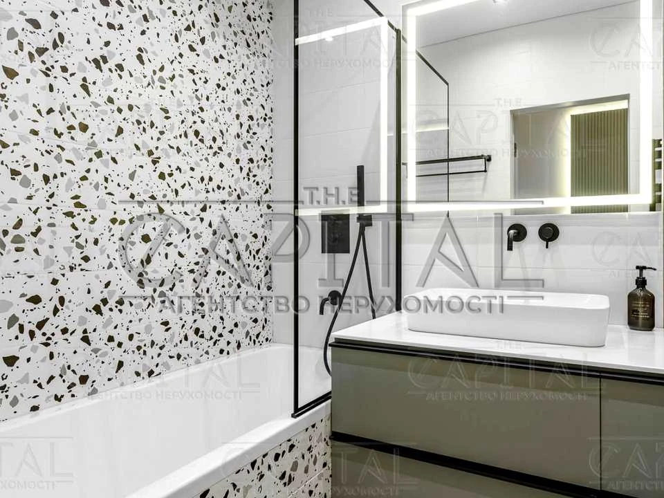 Apartment. Дніprovska naberezna, вул.