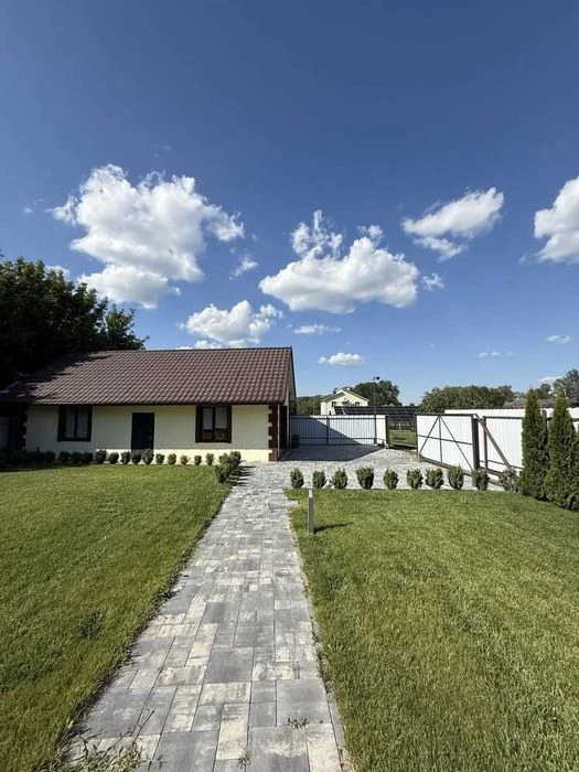 Просторий будинок 130 м² біля річки, гараж на 2 авто, 13 сот