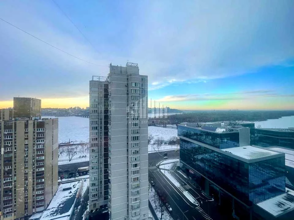 Квартира. Київ, проспект Павла Тичини