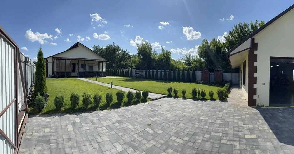 Просторий будинок 130 м² біля річки, гараж на 2 авто, 13 сот