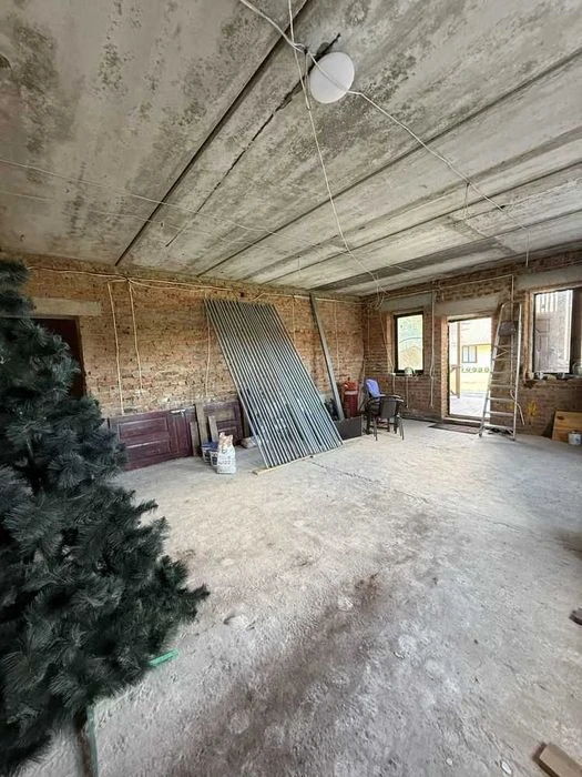 Просторий будинок 130 м² біля річки, гараж на 2 авто, 13 сот