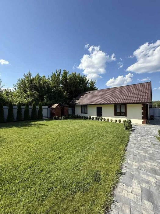 Просторий будинок 130 м² біля річки, гараж на 2 авто, 13 сот
