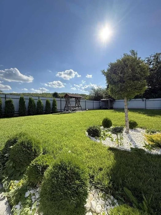 Просторий будинок 130 м² біля річки, гараж на 2 авто, 13 сот
