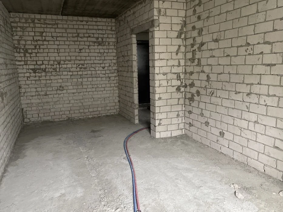 I'm selling my one-room apartment