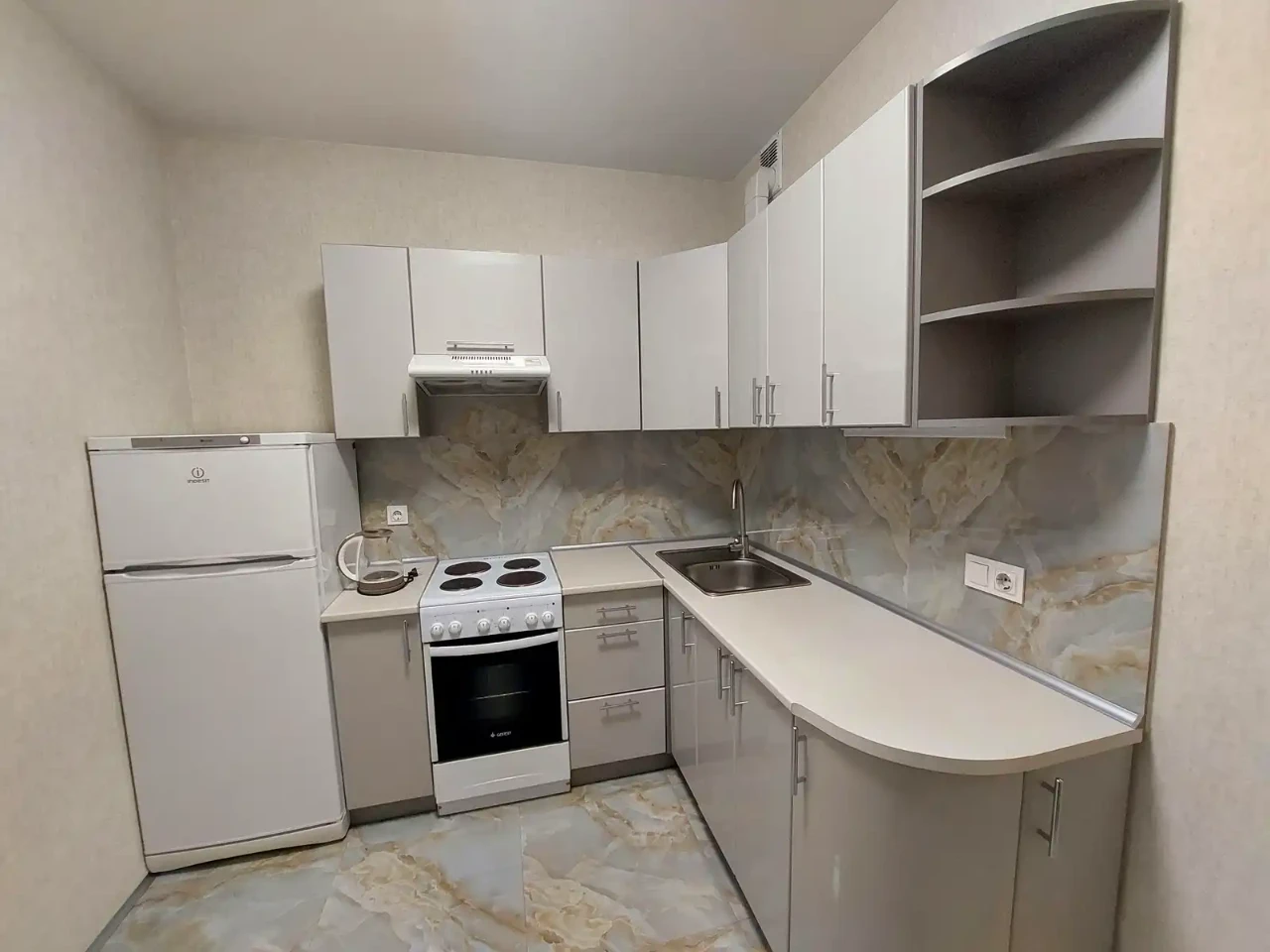 Rent 1-bedroom apartment 37 sq m on the 3rd floor.