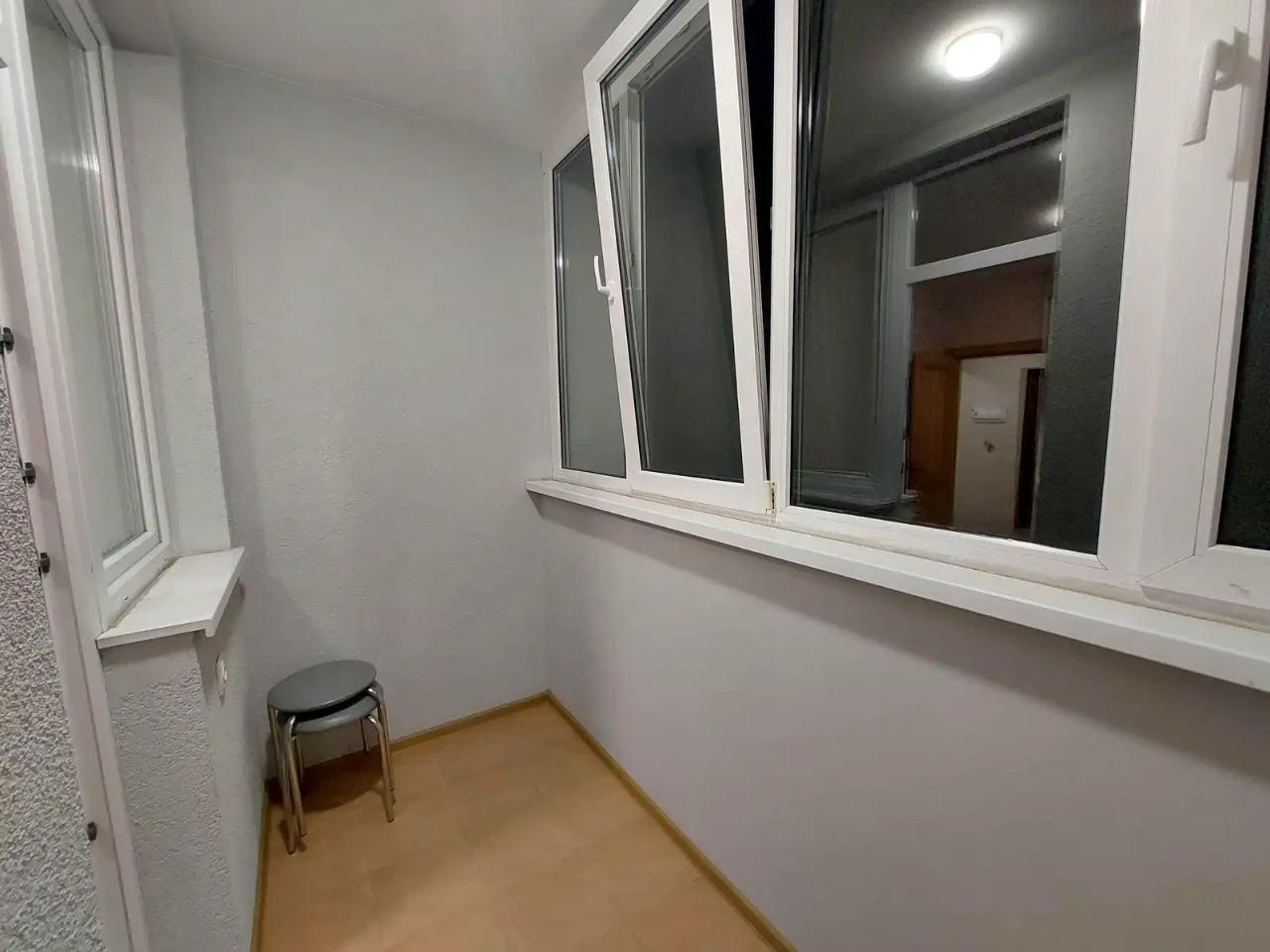 Rent 1-bedroom apartment 37 sq m on the 3rd floor.