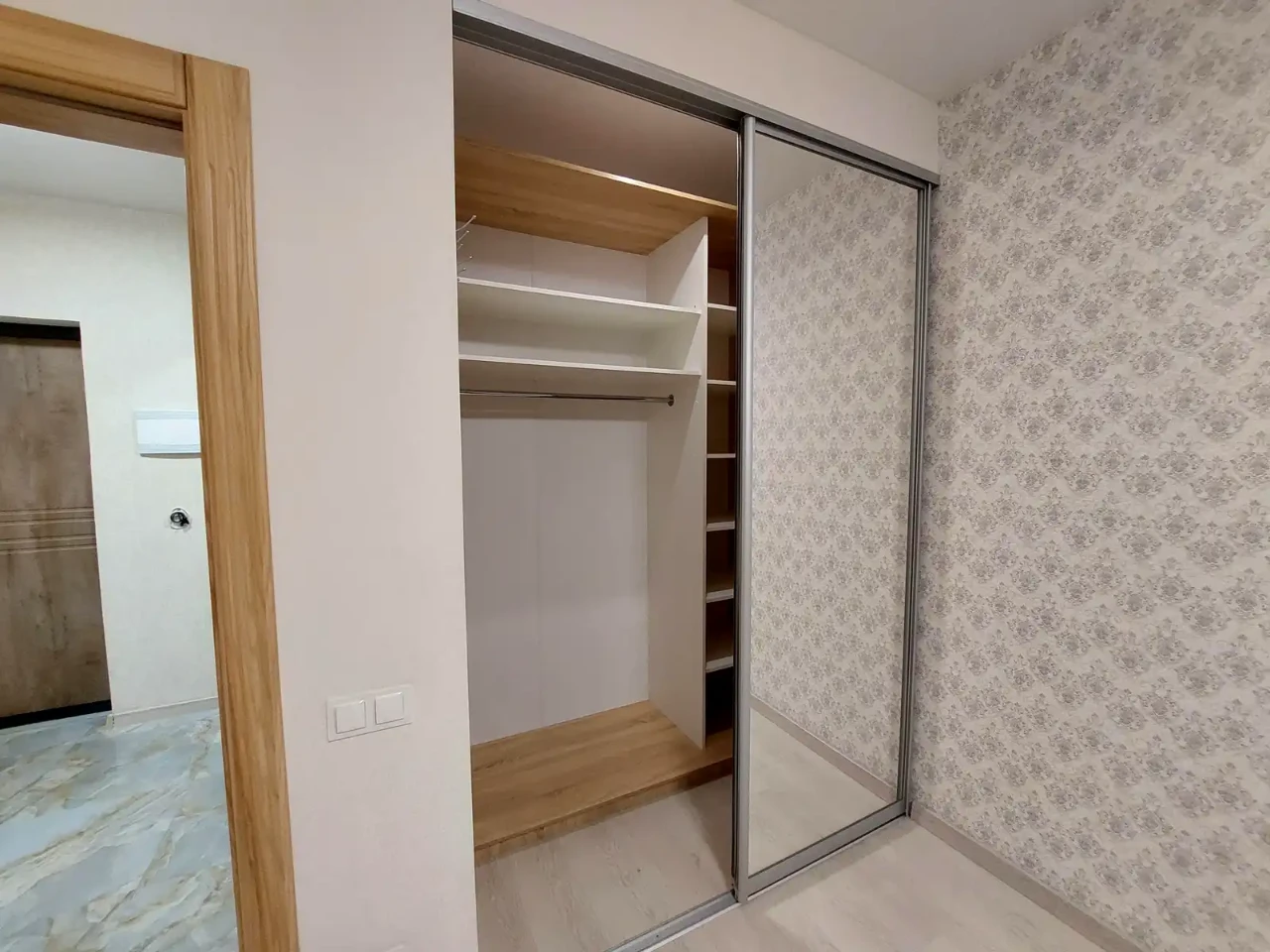 Rent 1-bedroom apartment 37 sq m on the 3rd floor.