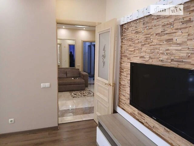 Owner, Poznyaki 2-room spacious with UPS near the metro without commission