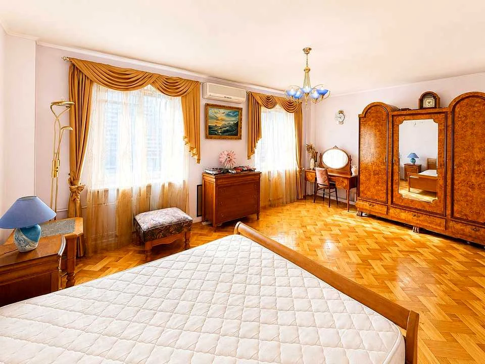 Квартира. Київ, вулиця Бориса Гмирі