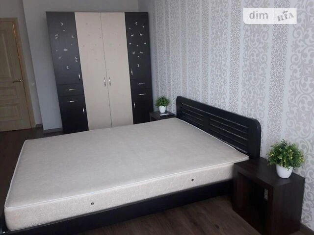 Owner, Poznyaki 2-room spacious with UPS near the metro without commission
