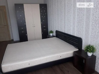 Owner, Poznyaki 2-room spacious with UPS near the metro without commission