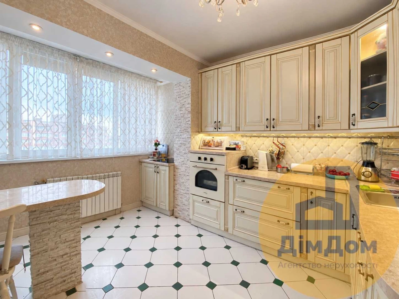 Продаж 3-кімнатної квартири з ремонтом / вул. Закревського,