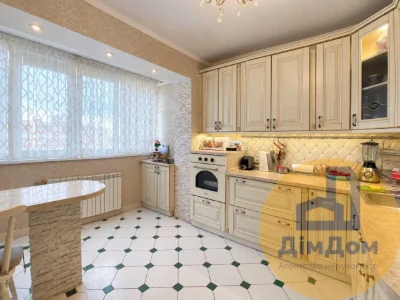 Продаж 3-кімнатної квартири з ремонтом / вул. Закревського,