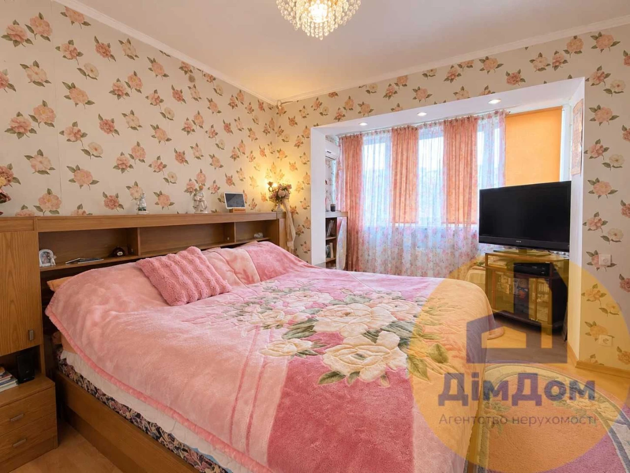 Продаж 3-кімнатної квартири з ремонтом / вул. Закревського,