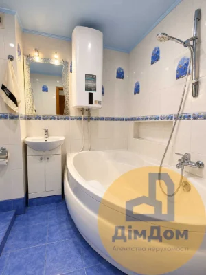 Продаж 3-кімнатної квартири з ремонтом / вул. Закревського,