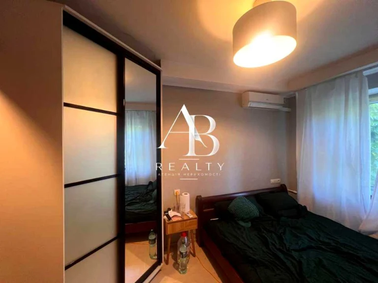 Apartment. Vasylkivska Street, Kyiv