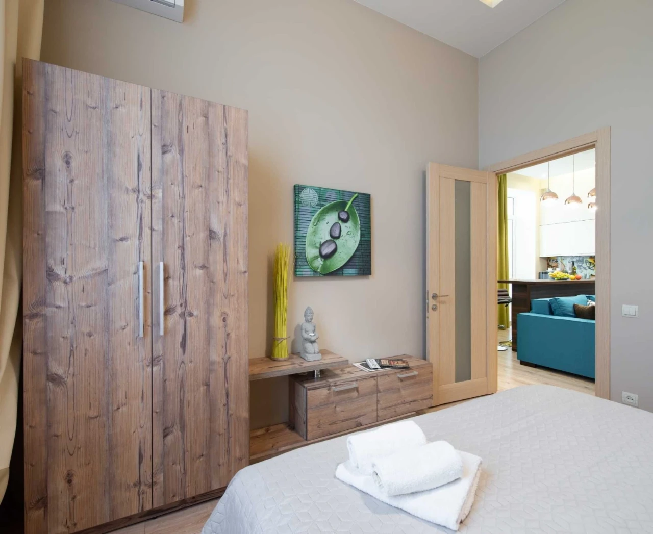 Designer 2-bedroom apartment, Михайлівська 22B, center of Kyiv