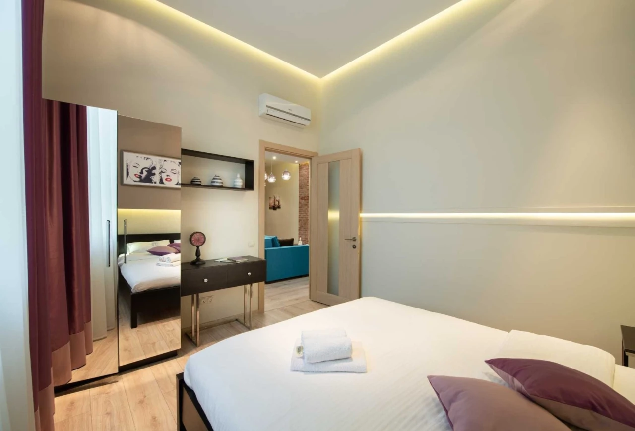 Designer 2-bedroom apartment, Михайлівська 22B, center of Kyiv