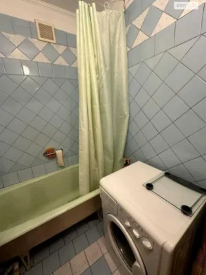 Apartment for Sale, Akademmisto