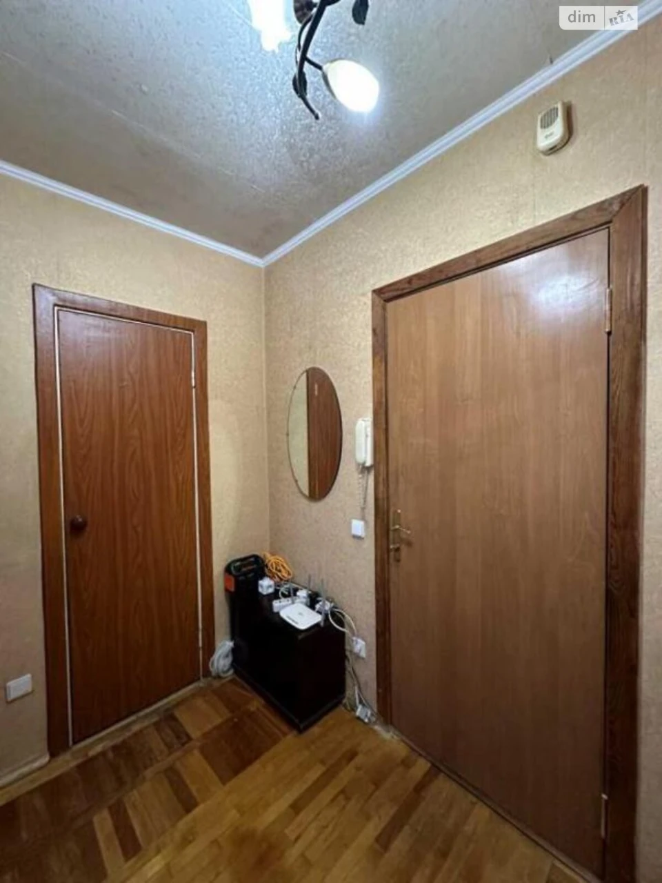 Apartment for Sale, Akademmisto