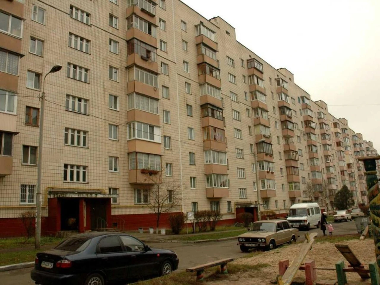 Apartment for Sale, Akademmisto