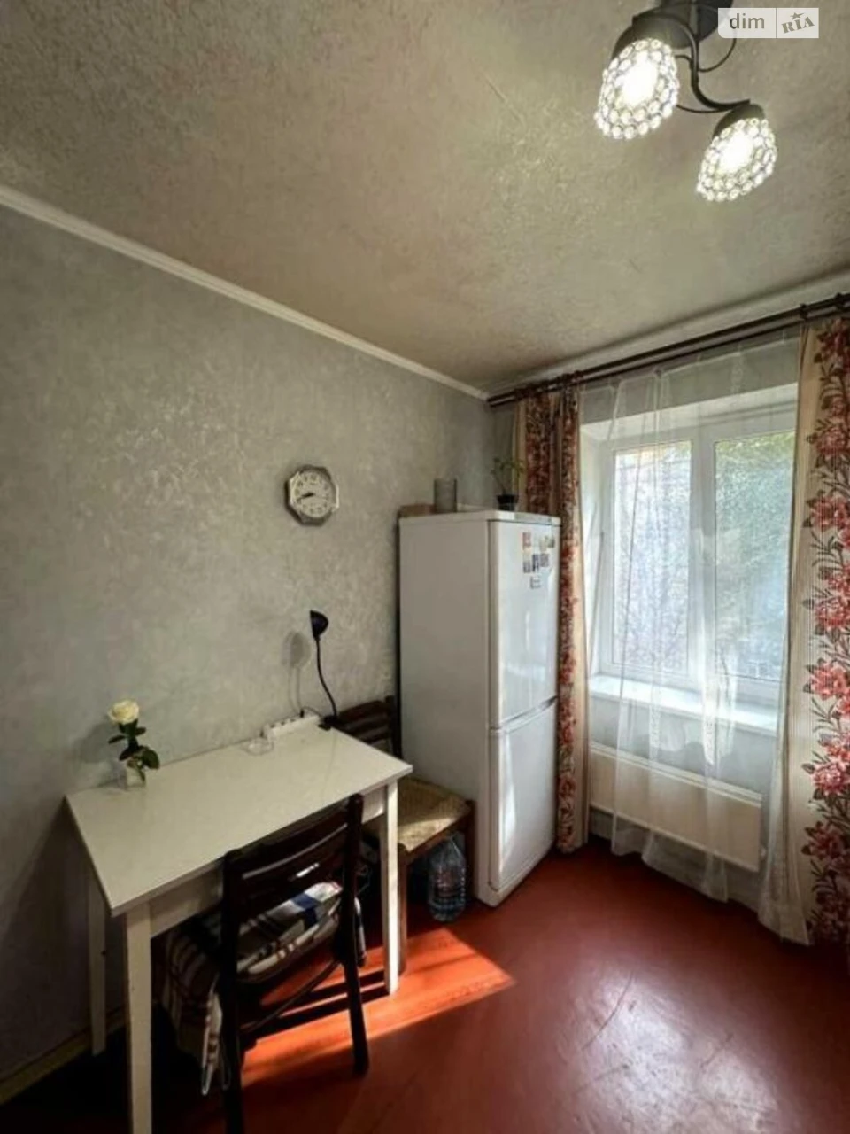 Apartment for Sale, Akademmisto