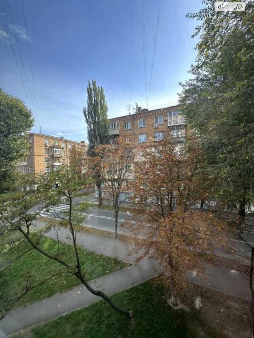 Apartment for Sale, Akademmisto