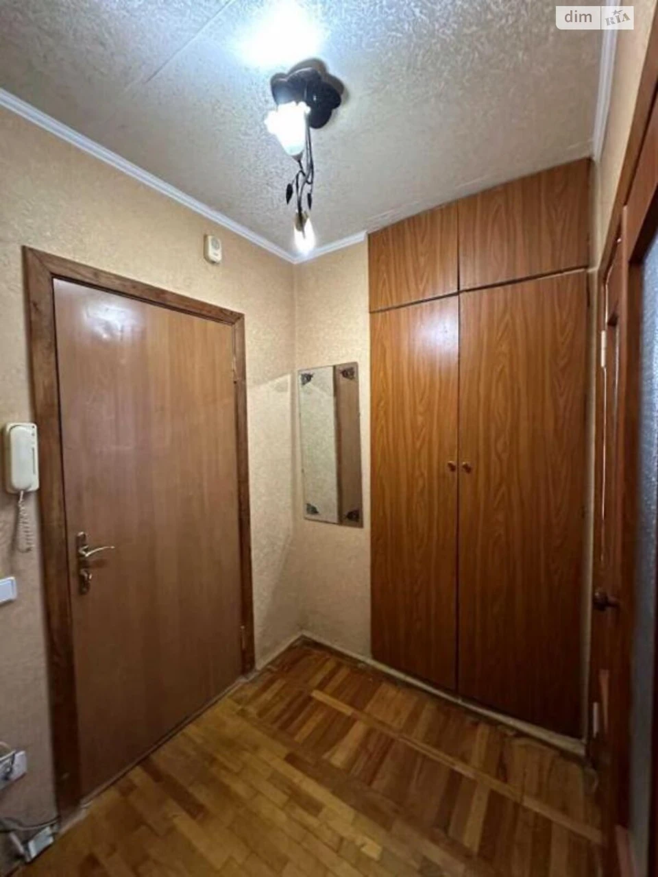 Apartment for Sale, Akademmisto