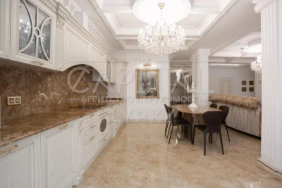 Sale of a bright 3-room apartment in ЖК Новопечерські Липки 126 sq. m. Inverter in the