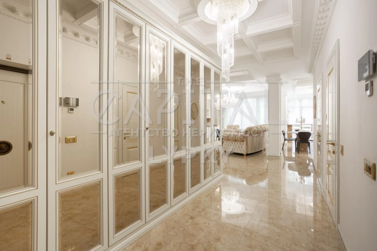 Sale of a bright 3-room apartment in ЖК Новопечерські Липки 126 sq. m. Inverter in the