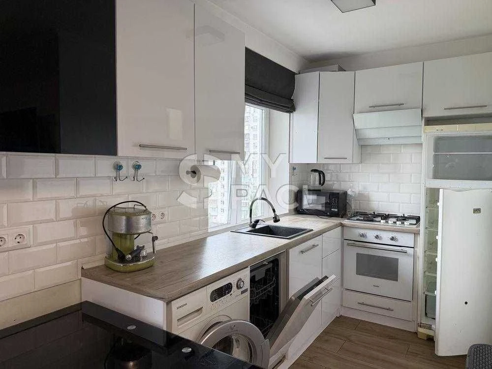 3 room apartment on Berezhnyk, street Pavlo Tychyna 9b